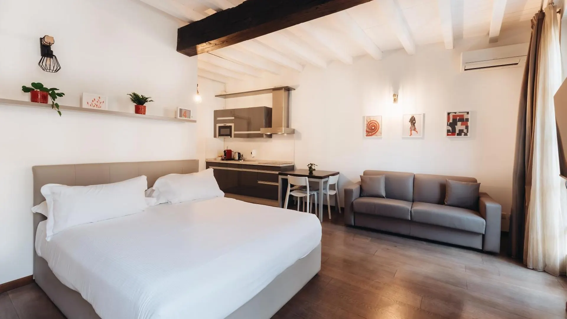 Charming Milan Apartments Brera - Madonnina 0*,